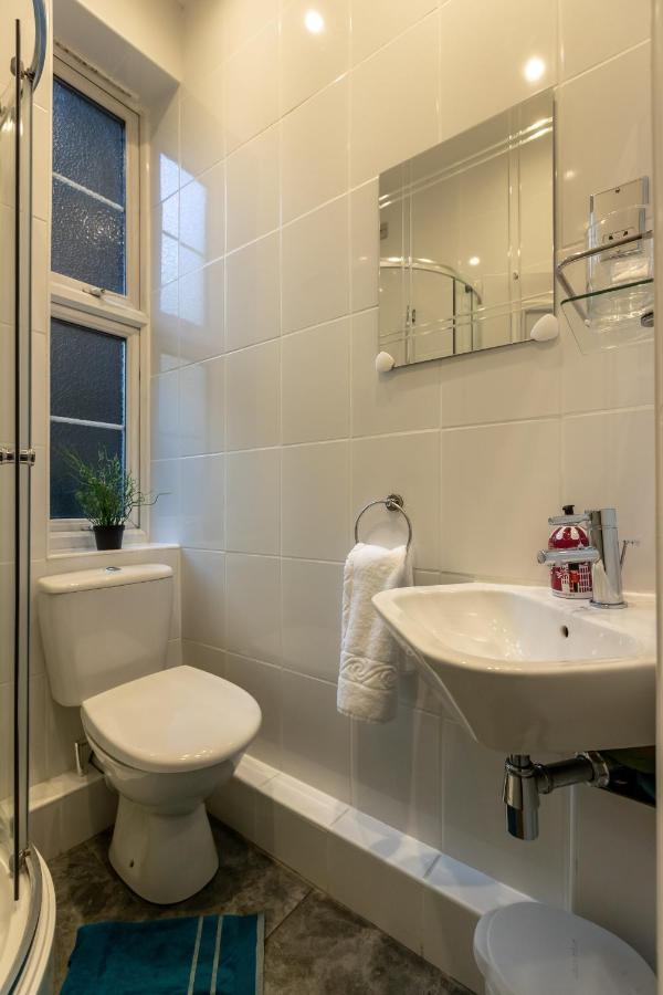 The Wanderlust - 1 Bedroom Apartment L Sleeps 4 With Sofa Bed L Prime Location Plus Free Wifi L Perfect For Business & Leisure Travelers L 15Percent Off Weekly & 20Percent Off Monthly Stays! London Eksteriør bilde