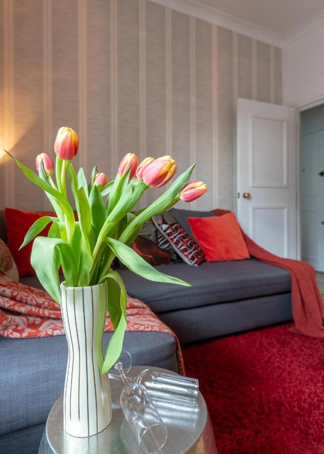 The Wanderlust - 1 Bedroom Apartment L Sleeps 4 With Sofa Bed L Prime Location Plus Free Wifi L Perfect For Business & Leisure Travelers L 15Percent Off Weekly & 20Percent Off Monthly Stays! London Eksteriør bilde